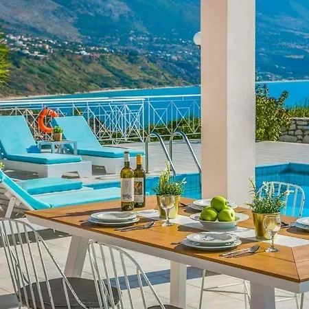 Sleeps 4 Pool Air Con Wifi