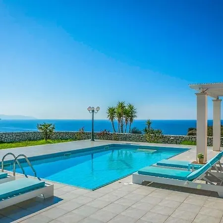 Sleeps 4 Pool Air Con Wifi Karavádhos