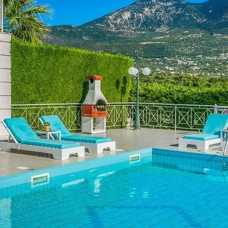 Sleeps 4 Pool Air Con Wifi *