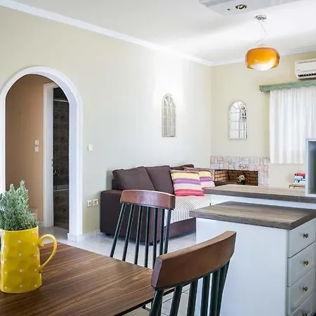 Sleeps 4 Pool Air Con Wifi