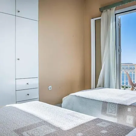 Sleeps 4 Pool Air Con Wifi