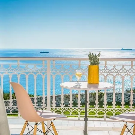 Villa Sleeps 4 Pool Air Con Wifi *