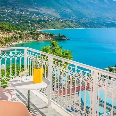Sleeps 4 Pool Air Con Wifi * Karavádhos