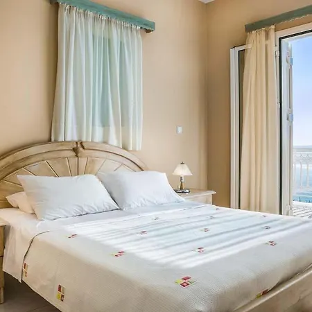 Sleeps 4 Pool Air Con Wifi *